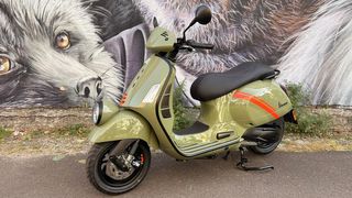 2025  Vespa GTV 300 (Green) New Motorbike Thumbnail