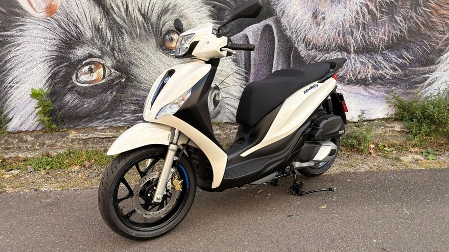 2025 Piaggio Medley 150 S Photo 1