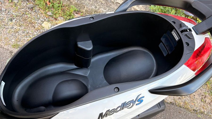 2025 Piaggio Medley 150 S Photo 10