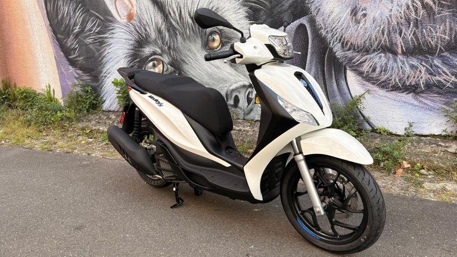 2025 Piaggio Medley 150 S Photo 4