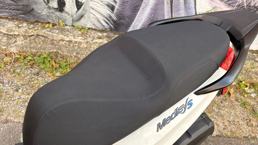 2025 Piaggio Medley 150 S Photo 9