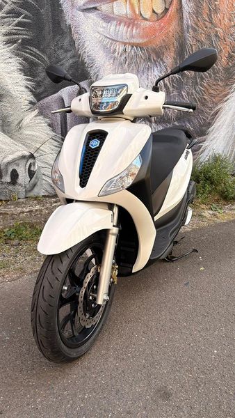 2025 Piaggio Medley 150 S Photo 3