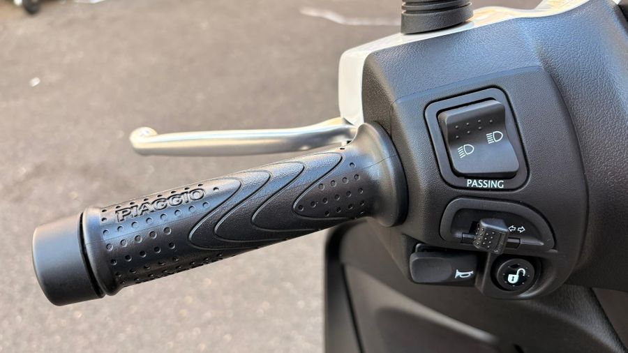 2025 Piaggio Medley 150 S Photo 12