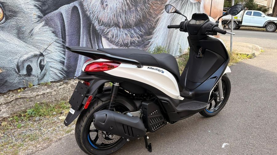 2025 Piaggio Medley 150 S Photo 5