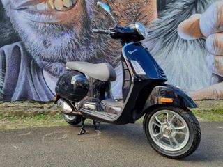 2025  Vespa GTS 300 Classic (Black) New Motorbike Thumbnail