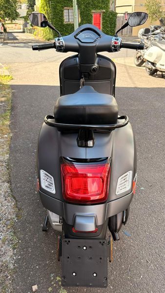 2025 Vespa GTS 300 Super Sport Photo 7