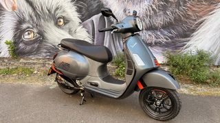 2025  Vespa GTS 300 Super Sport (Grey) New Motorbike Thumbnail
