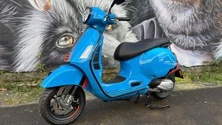2025  Vespa GTS 300 Super Sport (Blue) New Motorbike Thumbnail