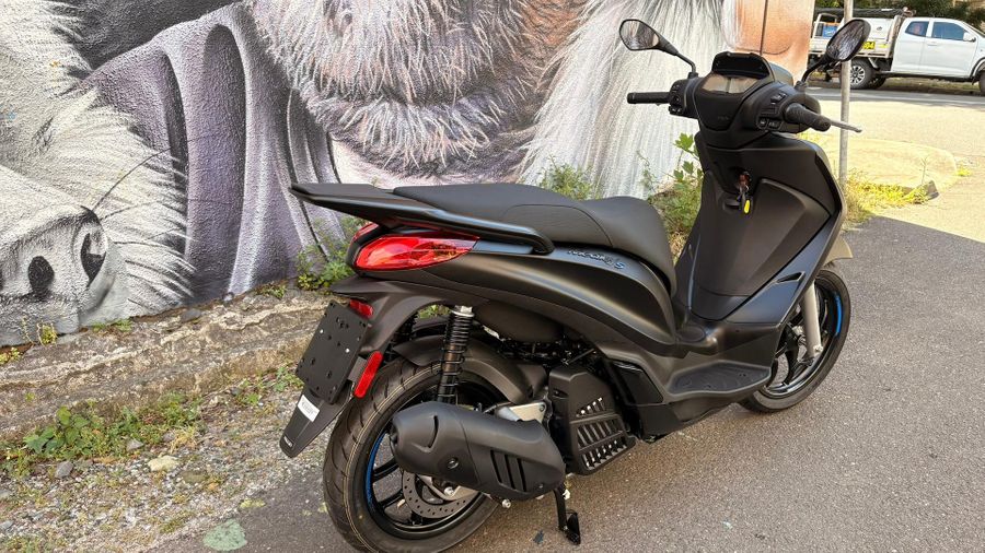 2025 Piaggio Medley 150 S Photo 5