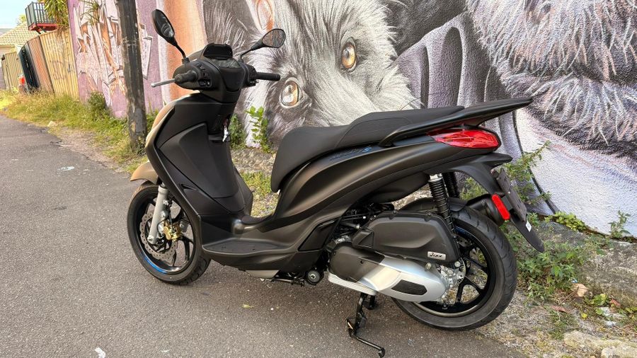 2025 Piaggio Medley 150 S Photo 2