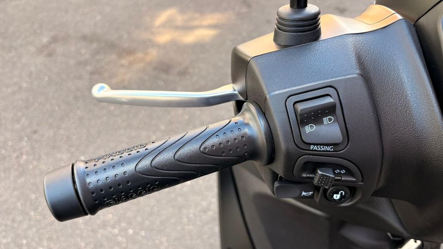 2025 Piaggio Medley 150 S Photo 12