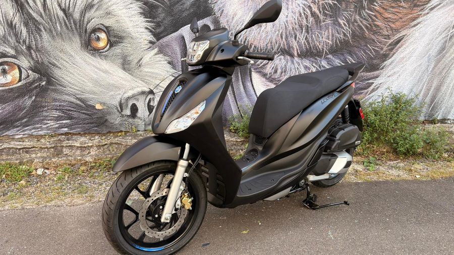 2025 Piaggio Medley 150 S Photo 1