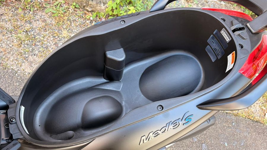 2025 Piaggio Medley 150 S Photo 10