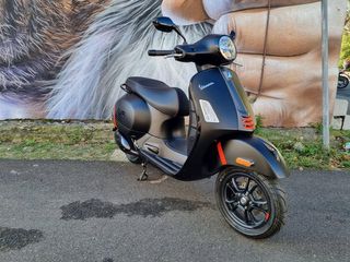 2025  Vespa GTS 300 Super Sport (Black) New Motorbike Thumbnail