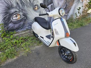 2025  Vespa GTS 300 Super Sport (White) New Motorbike Thumbnail