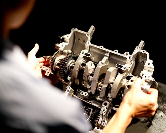 Offset cylinder for reduced horsepower loss